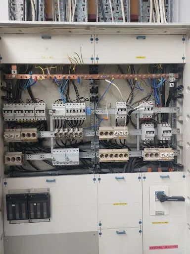 Elektryk Kraków 24/7 BraciaElektrycy.pl - pogotowie, instalacje elektryczne, usługi elektryczne 24h